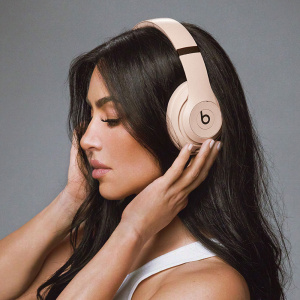 Наушники Beats Studio Pro Kim Kardashian Лунный